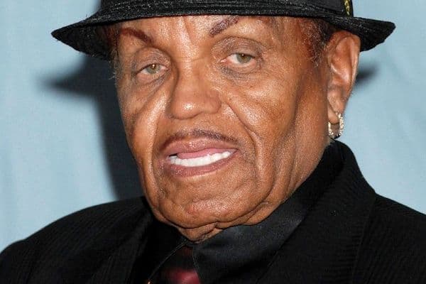 Aos 87 anos, pai-carrasco de Michael Jackson está  internado