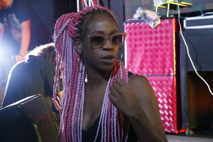 Karol Conka fala sobre valor do seu cachê em relação ao de Anitta e Ludmilla
