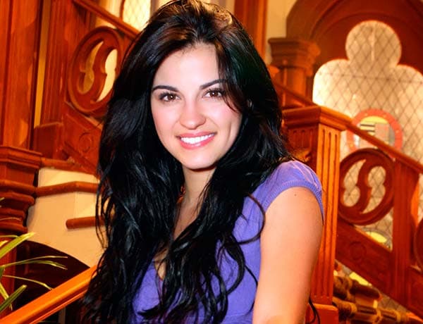 SBT corta cena de mulher dando à luz de calça jeans em novela; veja a original!