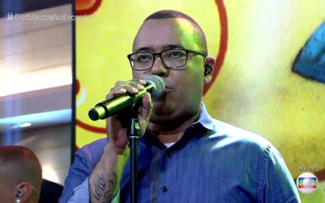 Dudu Nobre é chamado de hipócrita após cantar música que remete à escravidão