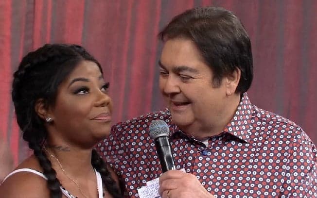 Ludmilla deixa Faustão em saia justa e apresentador responde com patada
