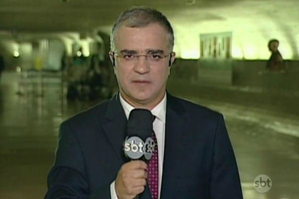 Por exclusiva, repórter do SBT grava matéria  pelo celular