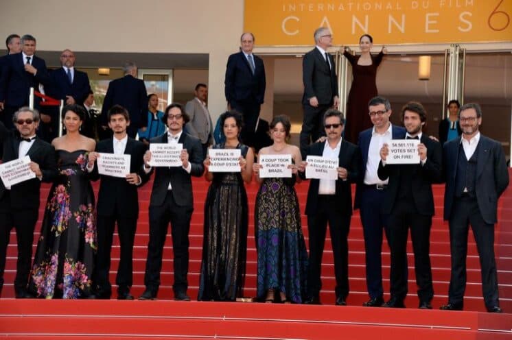 Artistas brasileiros que protestaram na França receberam  quase R$ 3 milhões do Governo em verbas