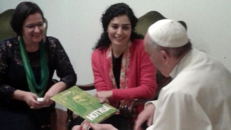 Acusando impeachment de golpe, Letícia Sabatella pede ajuda ao Papa Francisco