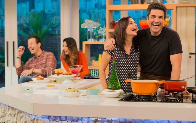 Edu Guedes celebra aniversário com festa surpresa e homenagem do "Melhor pra Você"