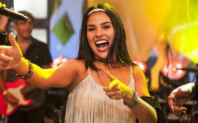 Ex-BBB Munik toma atitude para poder se casar