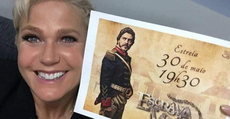 Xuxa mostra que é fã do namorado e divulga próxima novela da Record