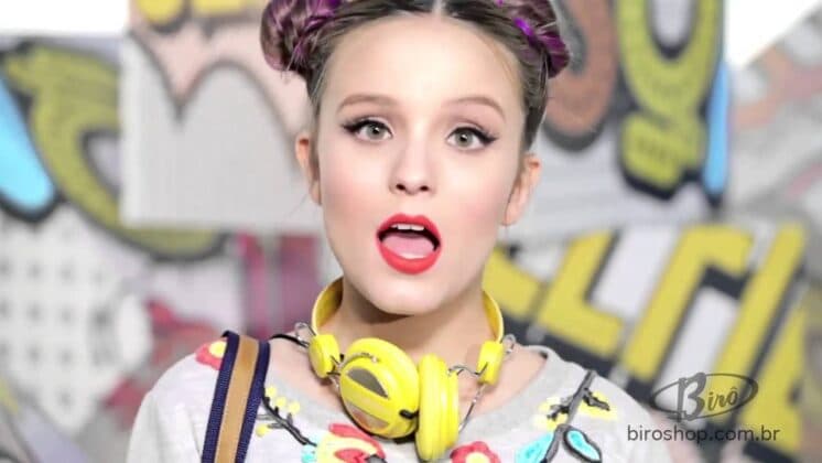 Larissa Manoela não cumpre compromisso e revolta fãs em evento