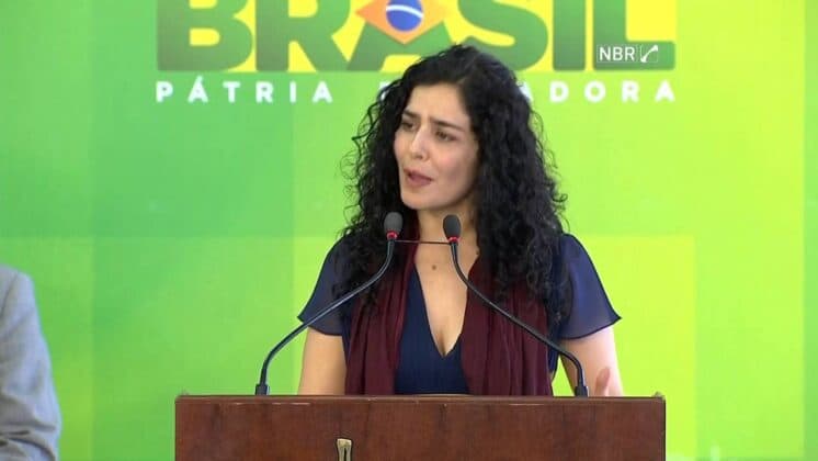 Atriz Letícia Sabatella faz desabafo sobre Impeachment e Michel Temer