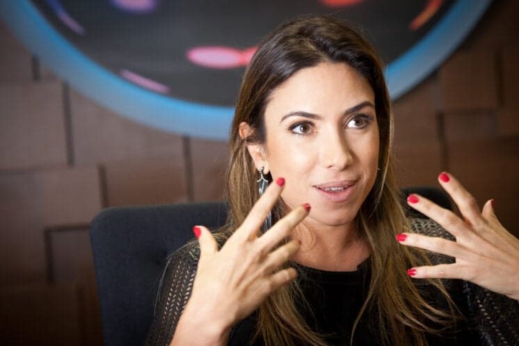 Após polêmica com gays, Patricia Abravanel é detonada por criticar africanos