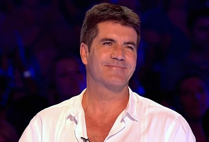 Simon Cowell, após acidente e cirurgia às pressas, tem estado clínico revelado e médicos afirmam que ele pode ficar sem andar