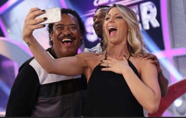 No Raul Gil, Sheila Mello reencontra Beto Jamaica e Compadre Washington