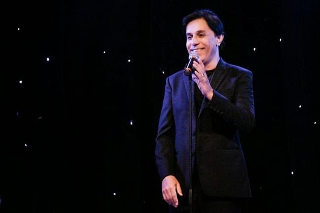 Tom Cavalcante recebe homenagem e "revisita passado" em quadro do "Caldeirão"