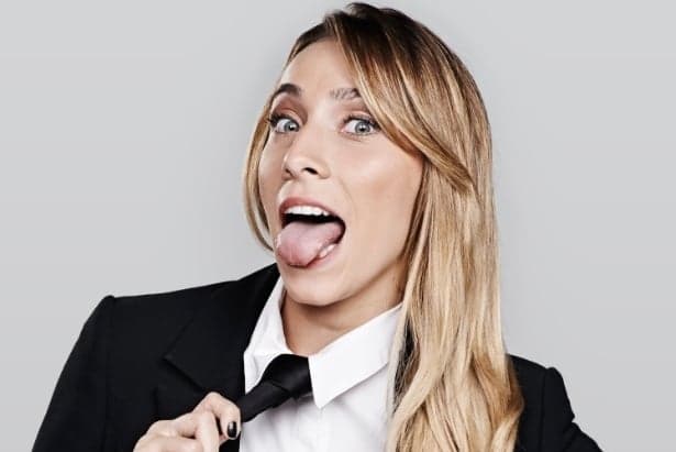 Ex-integrante do "CQC", Naty Graciano vira repórter do "Okay Pessoal" no SBT