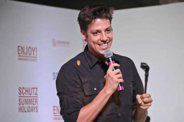 Talk show de Fábio Porchat na Record será gravado horas antes de ir ao ar