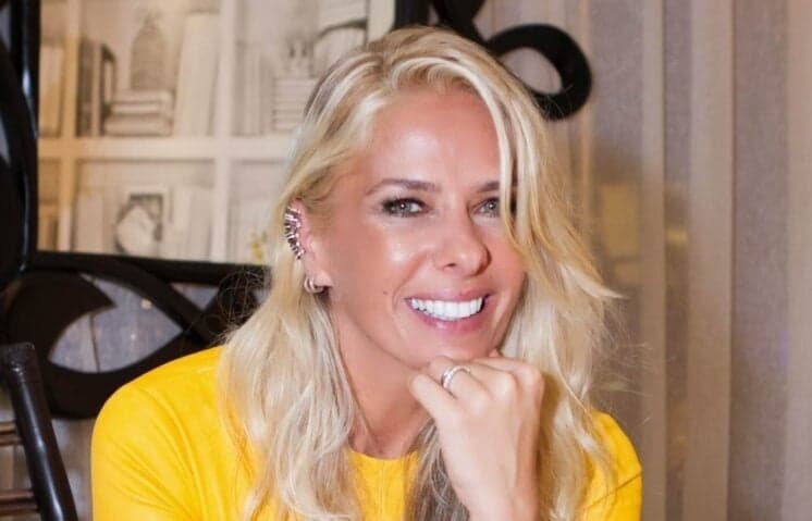 Tentando voltar à TV aberta, Adriane Galisteu se reúne com direção da Gazeta