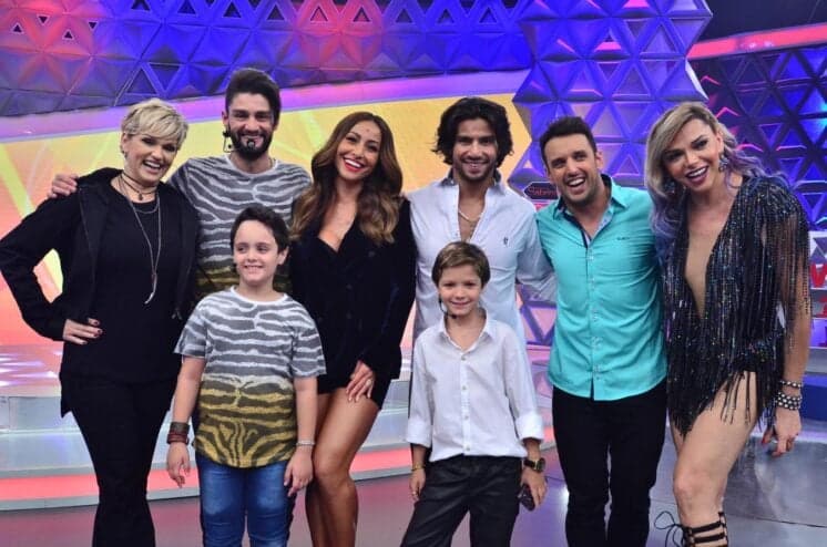 Ao lado de Fernando Scherer, Sabrina Sato faz homenagem à mãe de atleta paraolímpica, no Programa da Sabrina deste sábado (07/05)