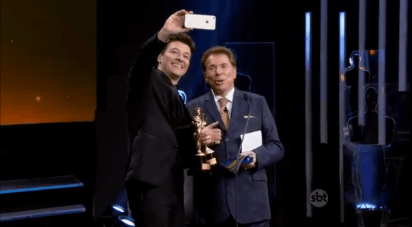 Rodrigo Faro defende brincadeiras de Silvio Santos na TV: "Não é ofensa"