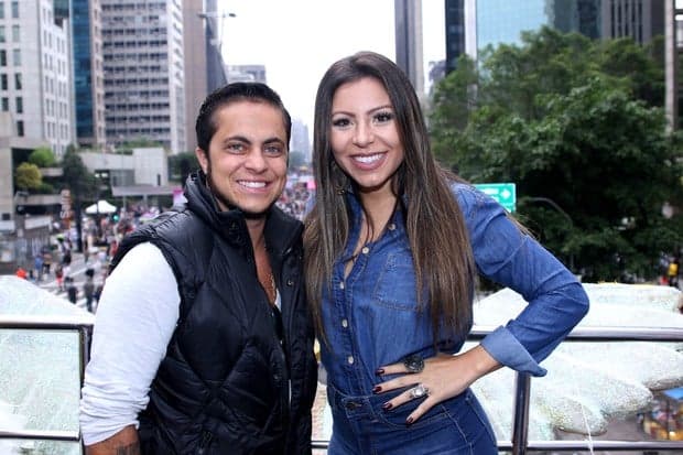 Celebridades prestigiam Parada Gay em São Paulo