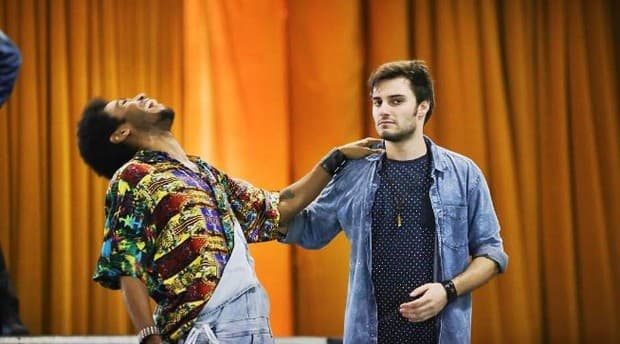 Primo de William Bonner dá beijo em ator: "Toda forma de amor"