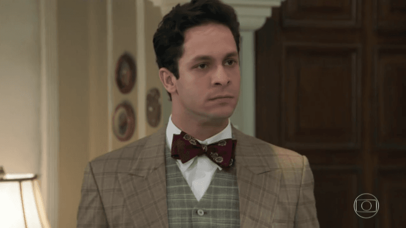 Celso (Rainer Cadete) em cena de "Êta Mundo Bom" (Foto: Reprodução/Globo)
