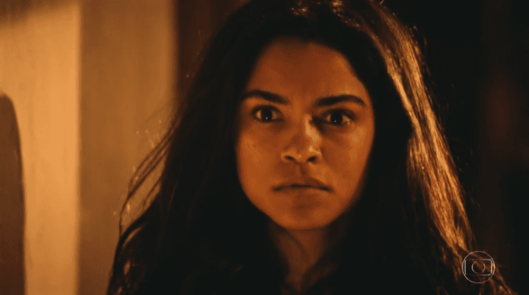 Em "Velho Chico", Luzia vê Tereza e pressiona Santo: "É aqui que você se enrosca com aquela uma?"