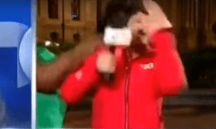 Repórter é brutalmente agredida e jogada no chão em telejornal ao vivo; assista!