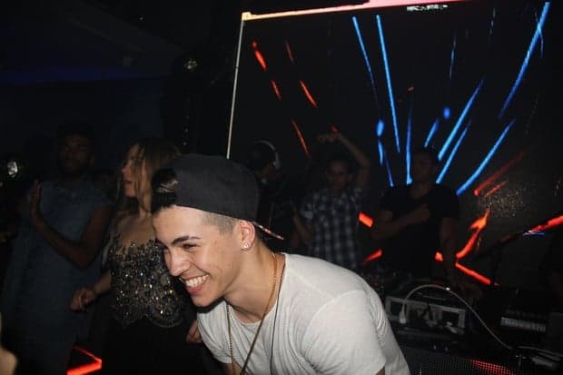 Em meio ás polêmicas, Biel canta em festa de 15 anos: "que vibe"