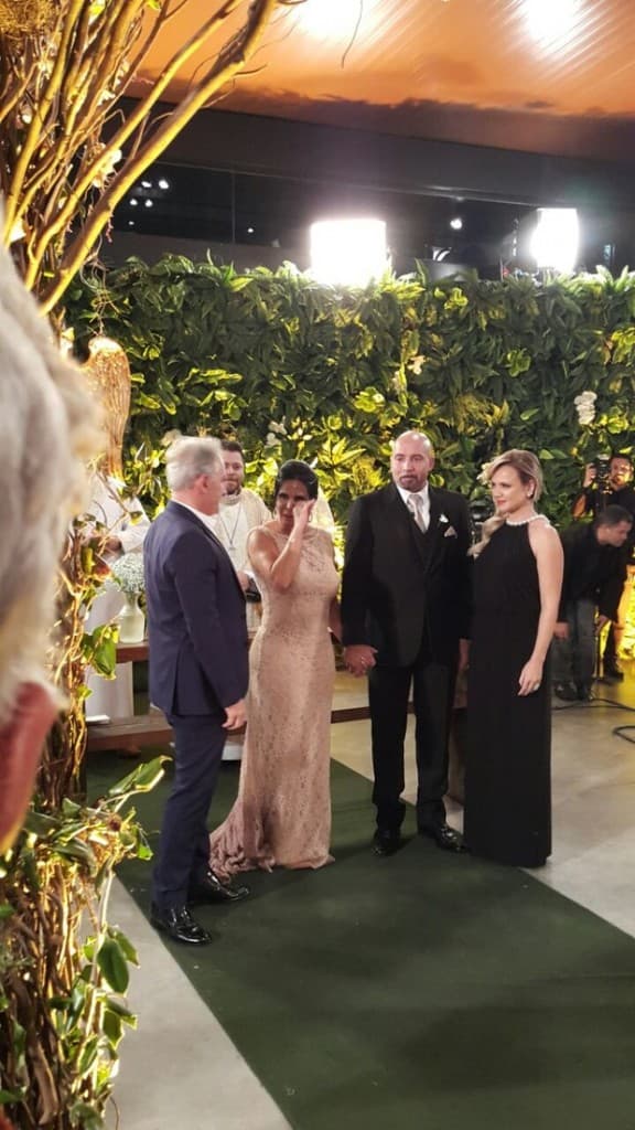 Em sigilo, Gretchen se casa com o seu 17º marido e conta com a presença de Eliana