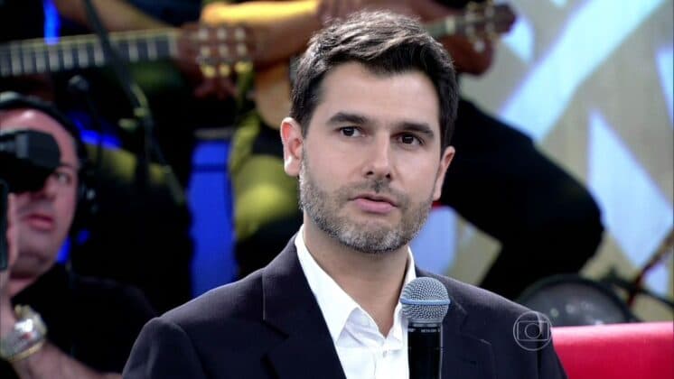 "Doutor Colírio" faz sucesso e é tietado até por atrizes nos bastidores do "Encontro"