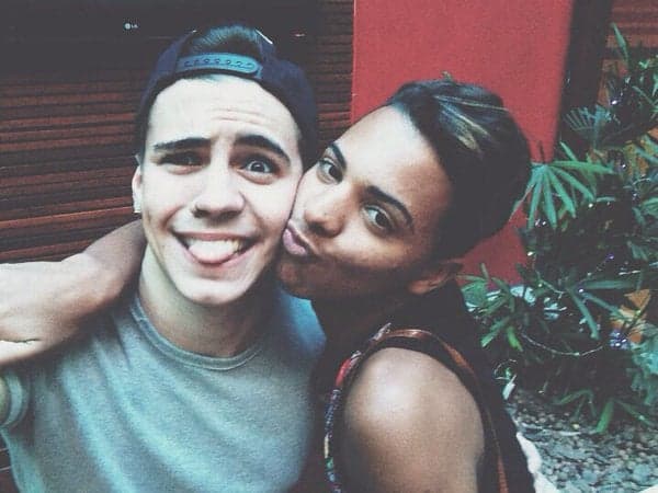 Fã de MC Biel revela intimidade com o cantor: "Ele ama fãs gays"