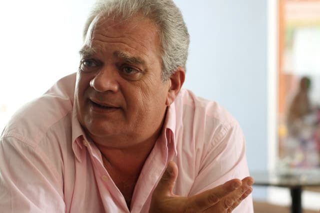 Preso por um contrato, ator não pode fazer novela e muda de profissão