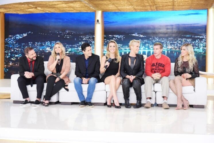 Xuxa Meneghel recebe os casais eliminados de Power Couple