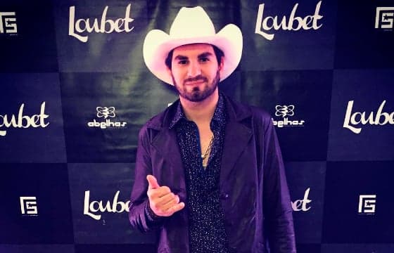Sertanejo Loubet sofre acidente de carro em Mato Grosso do Sul