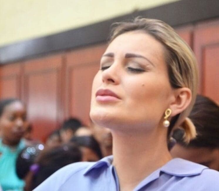 Ex-mundana, Andressa Urach viaja o país em encontro para curar vícios