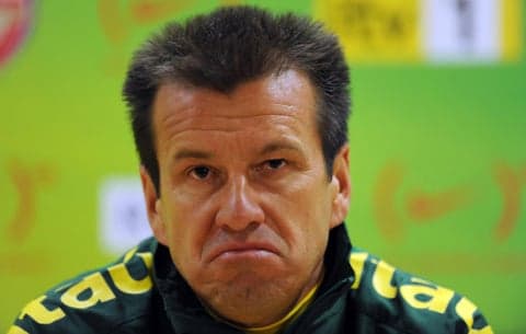 Canal dá notícia em primeira mão da demissão de Dunga e aponta substituto