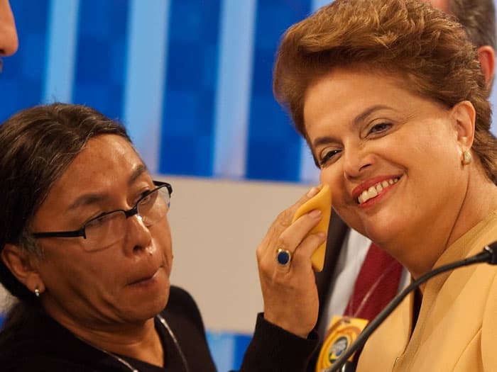Cabeleireiro das celebridades recebia R$ 5 mil desviado de propina para cuidar de cabelo de Dilma, diz jornal
