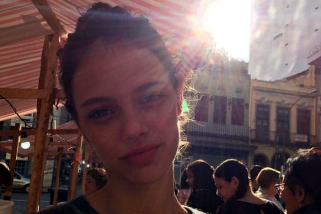 Chay Suede posta foto de Laura Neiva e fãs comemoram possível reconciliação