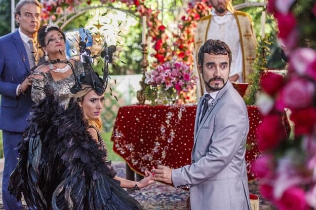 "Haja Coração": Casamento de Fedora tem barraco familiar e vestido inspirado em Malévola