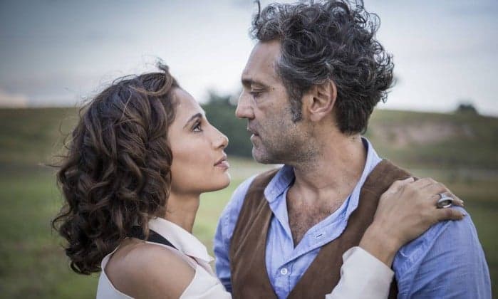 "Velho Chico": Camila Pitanga e Domingos Montagner gravam cenas quentes em Alagoas