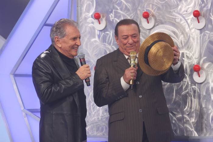 Raul Gil revela por que extinguiu o quadro "Pra Quem Você Tira o Chapéu"
