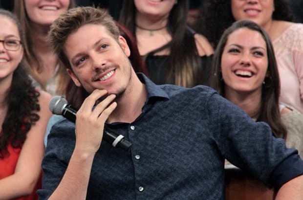 Record analisa títulos para novo programa de Fábio Porchat