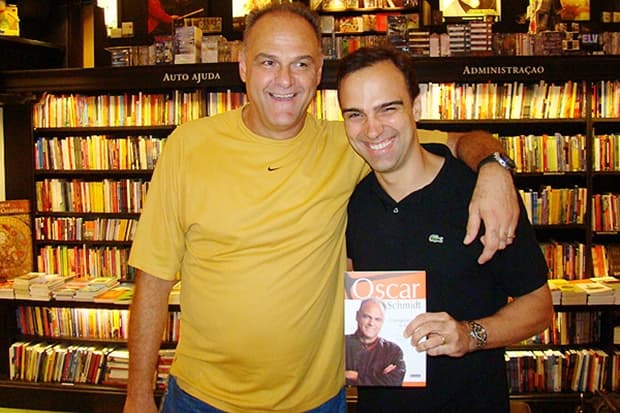 Tadeu Schmidt não participa de reality sobre a família do irmão, Oscar