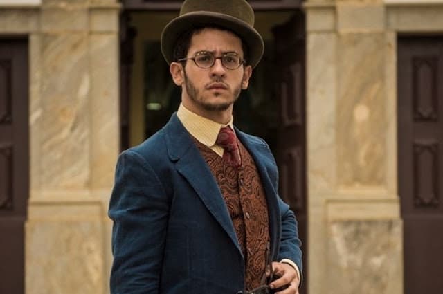 Jovem ator de novela das seis, surpreende ao mostrar corpo musculoso