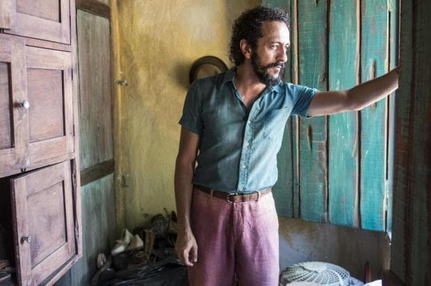 "Velho Chico": Bento fica desacordado após levar surra encomendada por Afrânio