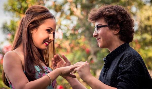 Fhilipe Gomes anuncia fim de relacionamento com dublê de Larissa Manoela de "Cúmplices de Um Resgate"