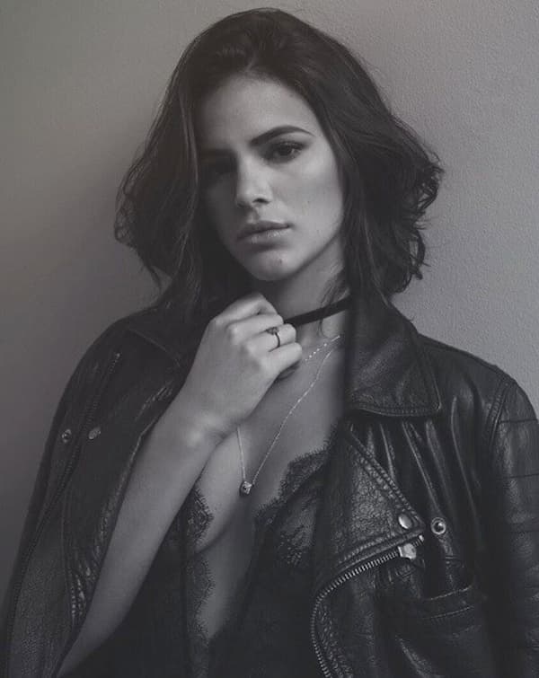 Bruna Marquezine aparece com cabelos mais curtos