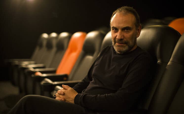 Marco Ricca relembra cena do Mão de Luva: "ele batia na cara de uma pessoa e espirrava sangue"