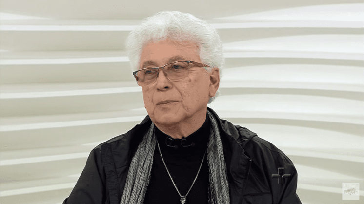 Aguinaldo Silva assiste e elogia programa da Record que vence a Globo no ibope