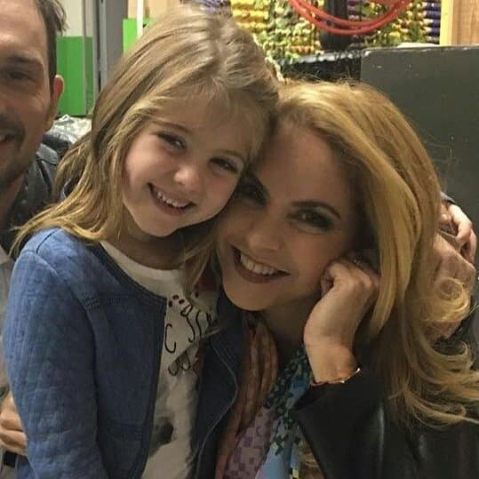 Lucero rasga elogios à protagonista de "Carinha de Anjo"